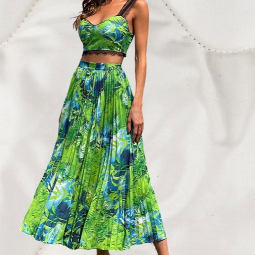 Brand new two piece tropical set, size small/medium